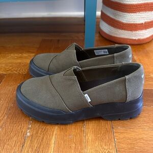 TOMS Combat Low Loafers Olive Green Black Size 8 Comlow
